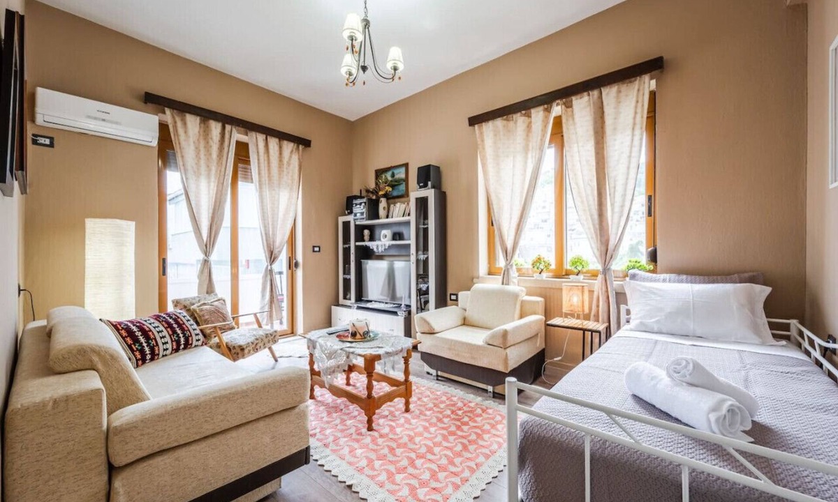 Gjirokaster Apartment | Maria`s Apartment by PikHost