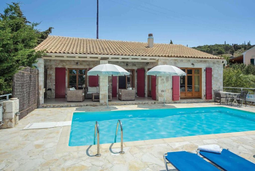 Antipata Villa | Markantonata Villa Sleeps 4 Air Con WiFi