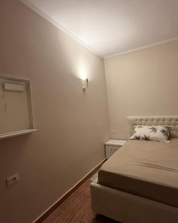 Vlore House | Mateo Villa Vlore