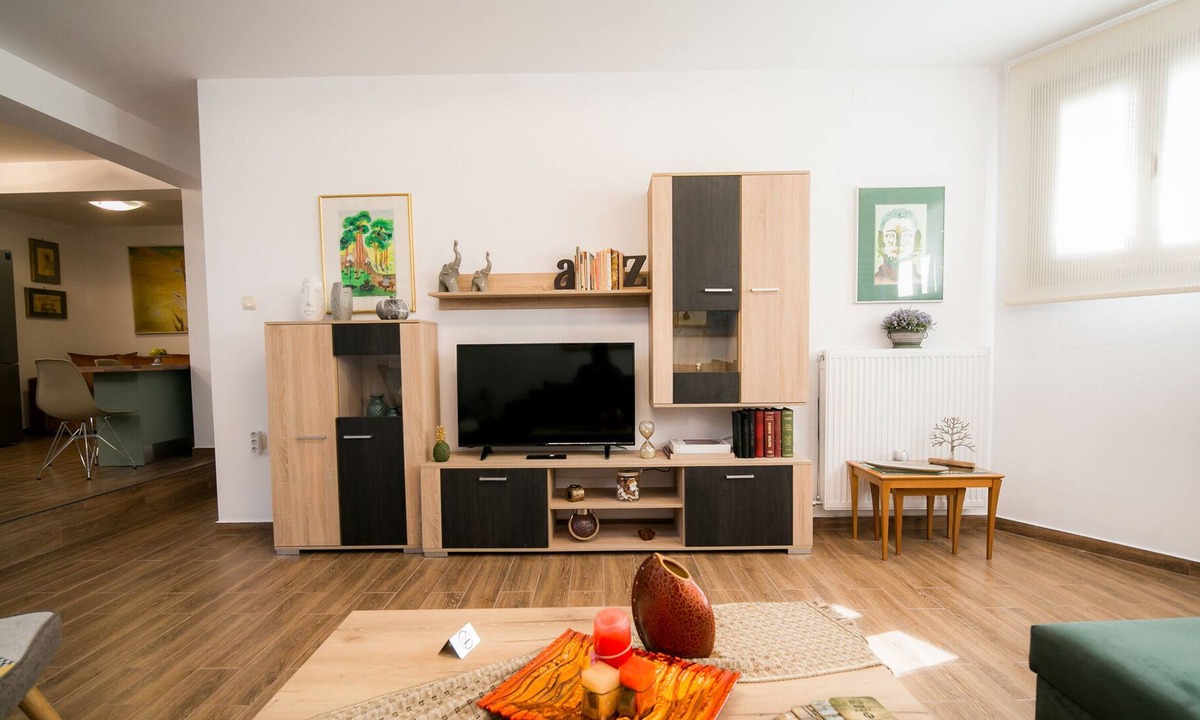 Koropi Apartment | Mermaid Beachfront Semi-Basement Apartment