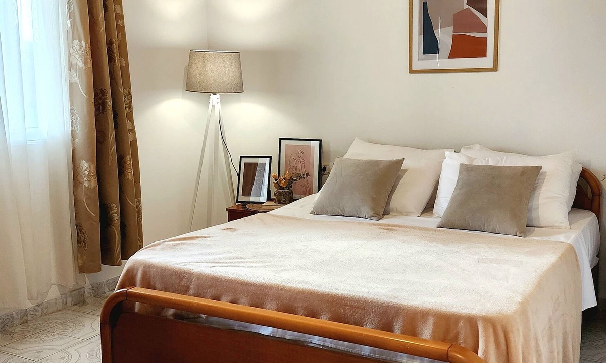 Divjake House | Mia Guest House | Simple, green & spacious villa
