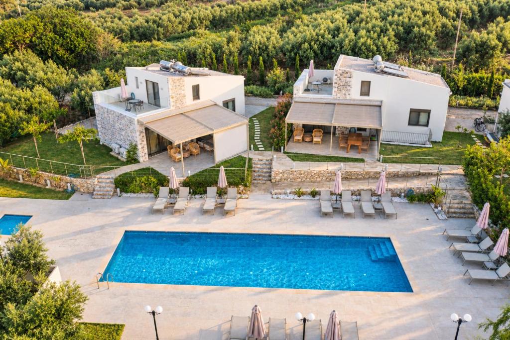 Pyrgos Psilonerou Villa | Mitos Luxury Villas Gerani 300sqm Heated pool sleeps 20