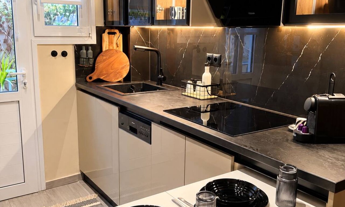 Pasalimani Condo | Modern 1-Bedroom Stay in Piraeus | Near the Port & Marina