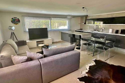 Velon Apartment | Modern and cozy apartment
