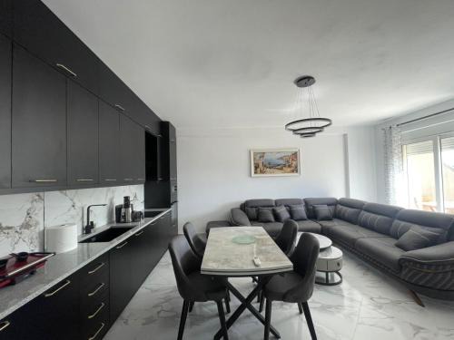 Mbrostar-Urë Apartment | Modern Apartment in Fier, Albania