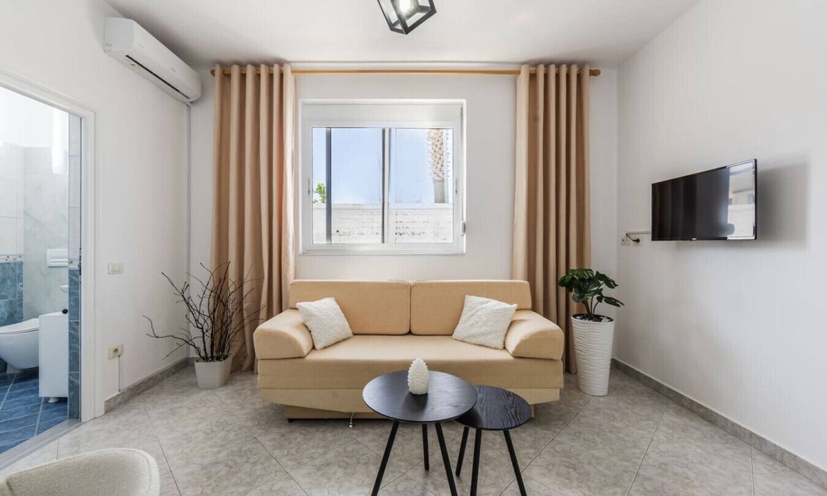 Rade Apartment | Modern Home with Wifi and Beach Access | Golem by PikHost