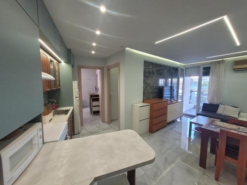 Nea Playia Apartment | Modern, spacious apartment by the sea