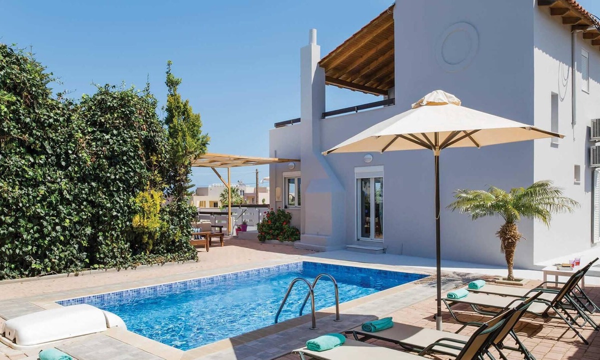 Adelianos Kampos Villa | Modern Villa 500 metres from bars & the beaches