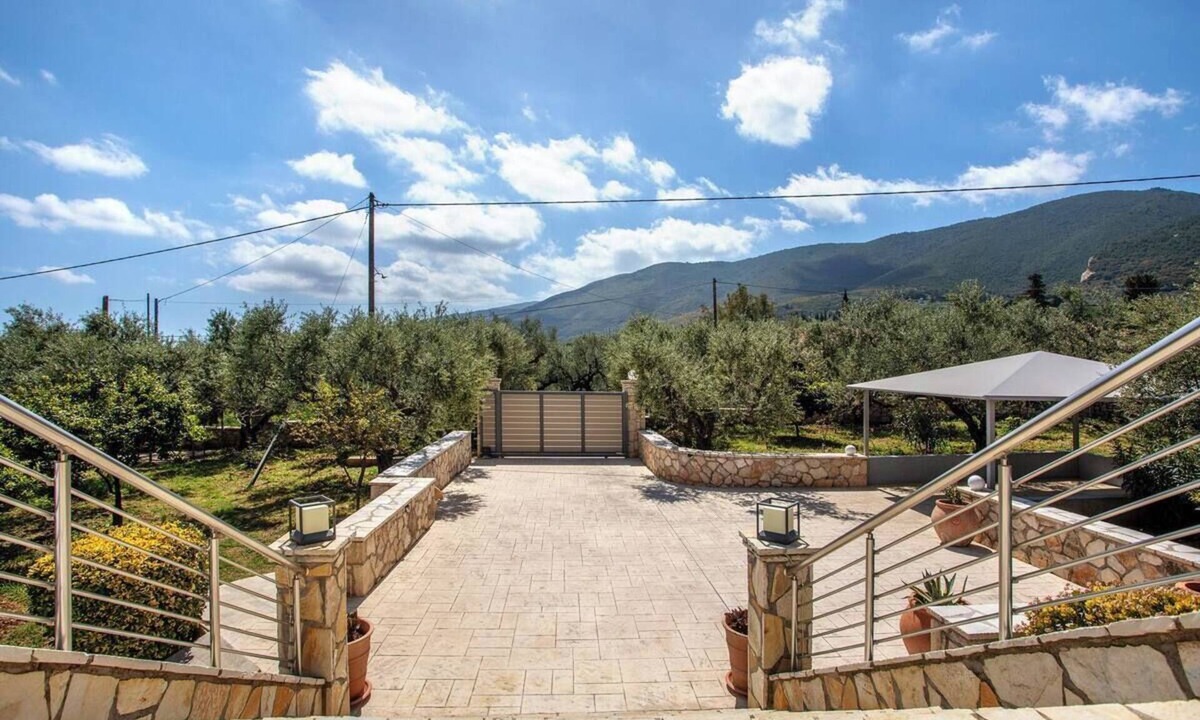 Agia Marina House | Modern Villa with 3 Bedrooms, 2 Baths & Unforgettable Island Views