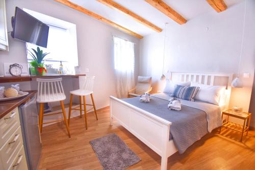 Old Town Apartment | Mouragia Old Seaside Studio
