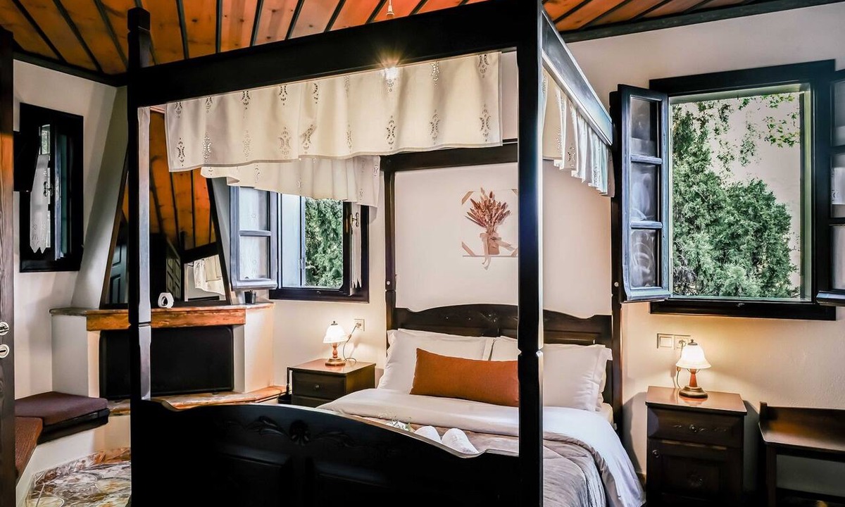 Makrynitsa Apartment | "Naida Superior Double" Room with Mountain View, Balcony, and Fireplace