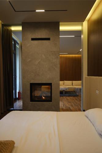 Komogllavë Apartment | Natural Pool & SPA