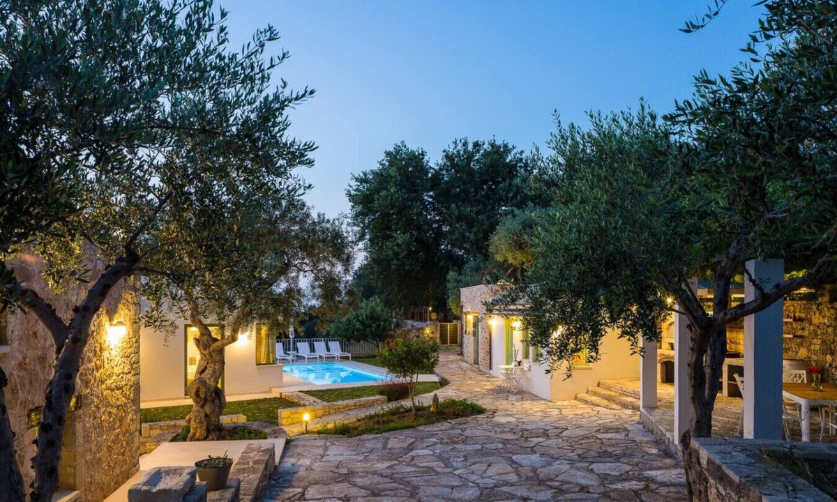 Atsipópoulon Villa | Nature Retreat with Private Pool & Rooftop Hot Tub