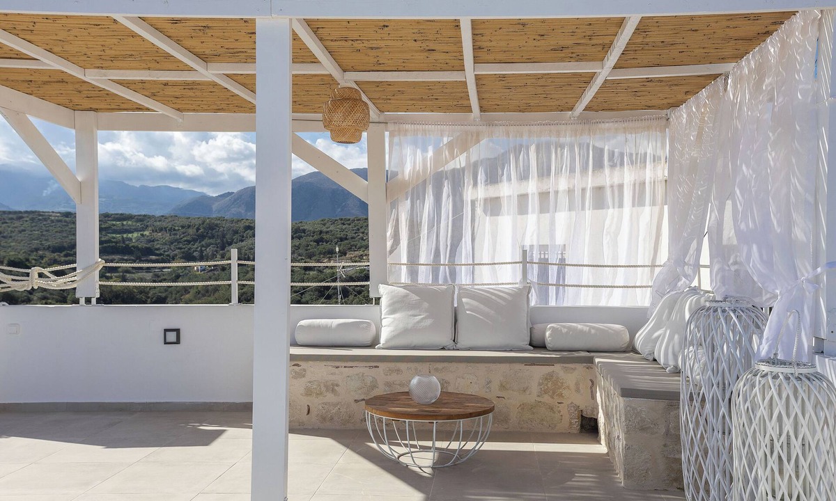 Karoti House | [NEW] J & I Rooftop Retreat in a small traditional village