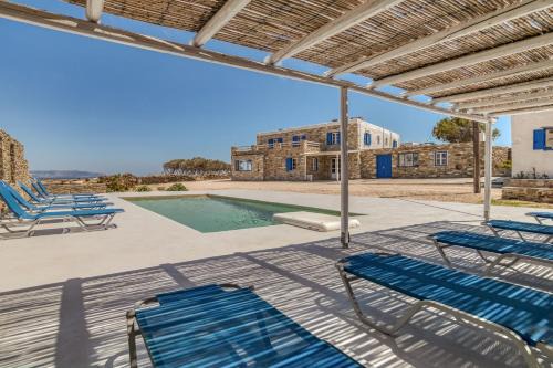 Paros Villa | NikoRamaVilla Paros with swimming poll and BBQ for 21 guests