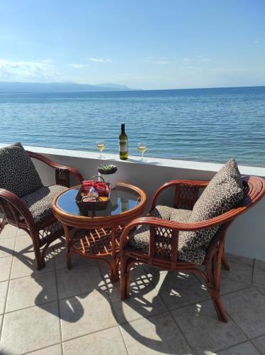 Korinthos Apartment | On The Waves Suites