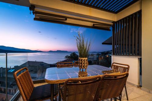 Episkopos Apartment | Panoramic Ocean View Suite