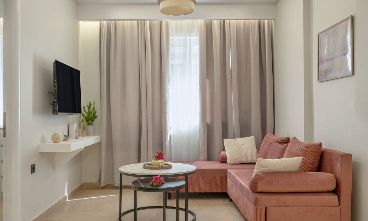 Yenion Apartment | Papanikolis Apartment with Shared Terrace, Wi-Fi, and Air Conditioning