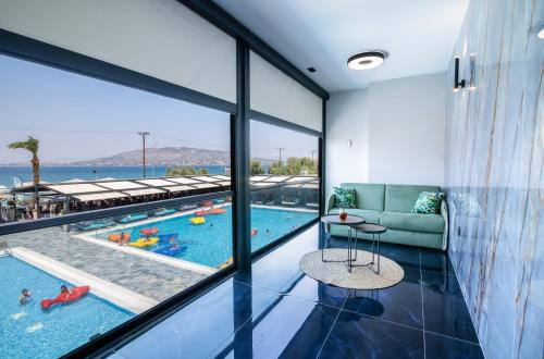 Salamis Apartment | Parrot Papagalakia 101