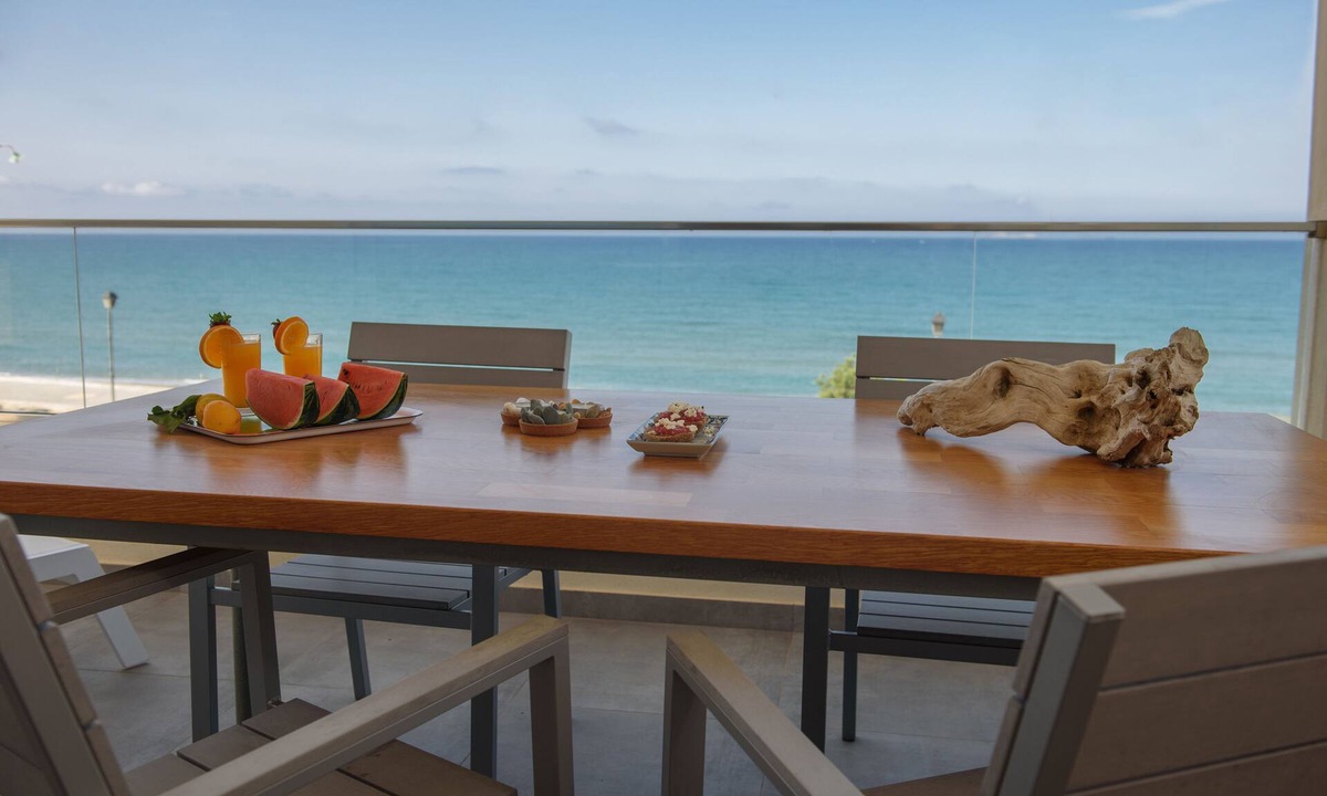 Kokinos Pirgos Apartment | Pasithea Suite | Beachfront Getaway