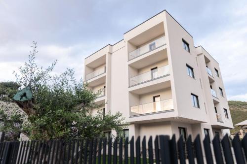 Himare Hotel | Pauz Hotel