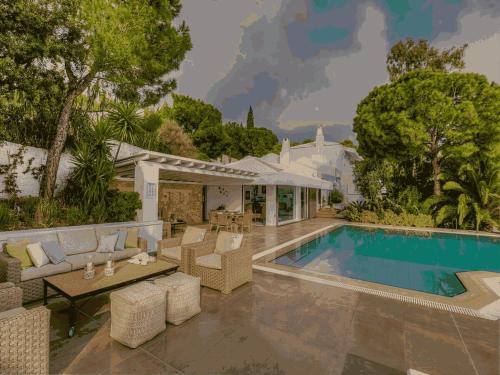 Katsarou Apartment | Peaceful Holiday Home Surrounded by Pines, G26