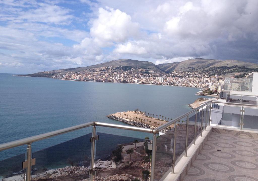 Sarande Apartment | Penthouse White Residence
