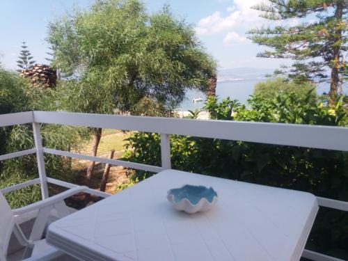 Loutra Oraias Elenis House | Per Mare beachfront studio
