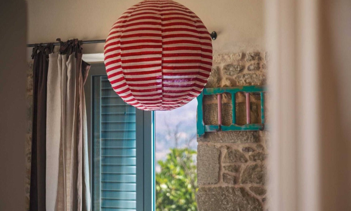 Sitia House | Pera Chorio - Dion: Artist's stone house with countryside views