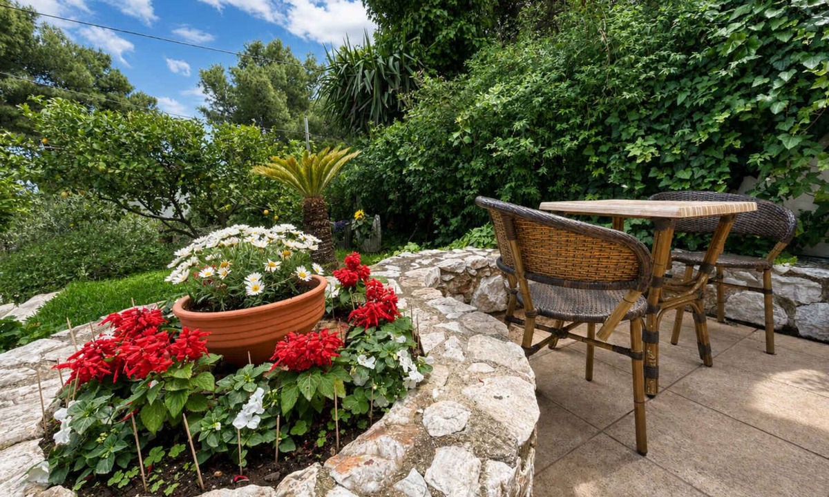 Rafina House | Perivolakia Garden View - Rafina Stay near Airport