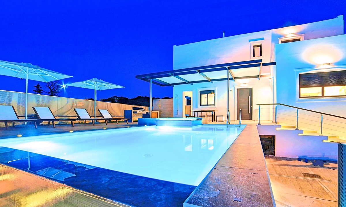 Kavallos Villa | Perla Bianca Heated Pool