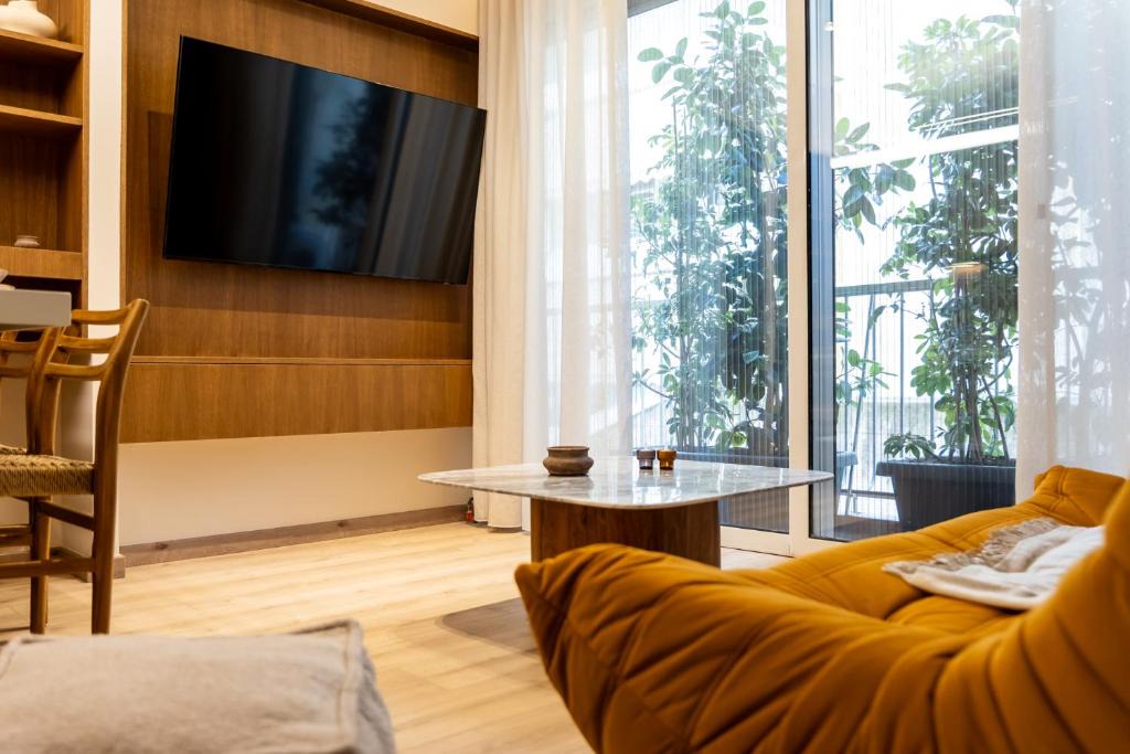 Petralona Apartment | Petralona 2BD by Lumen Living