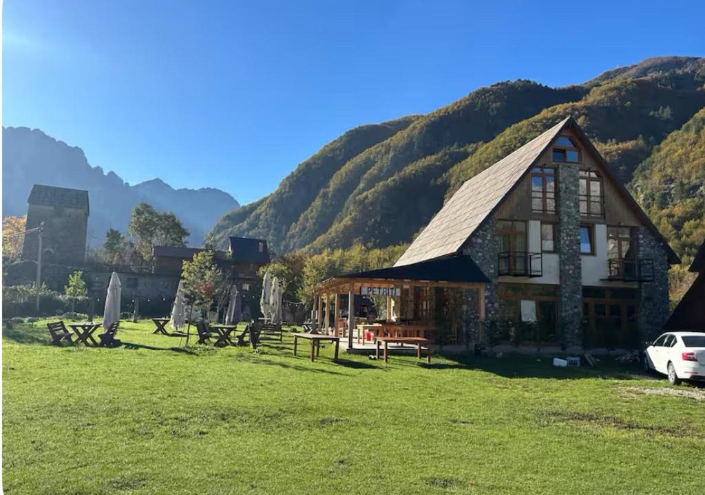 Theth House | Petriti theth