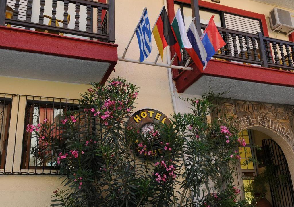 Neos Marmaras House | Petunia Hotel