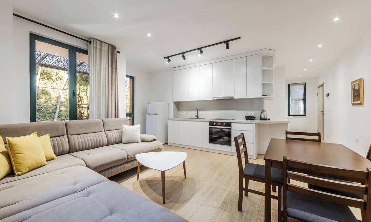 Golem Apartment | Pine & Sea Retreat by PikHost