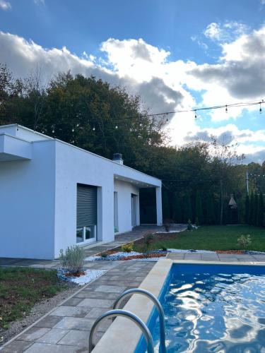Bresalc Villa | Pine Serenity Villa