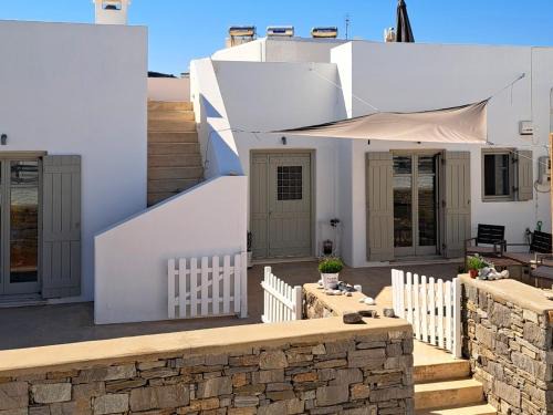 Naousa Villa | Piperi On The Rocks