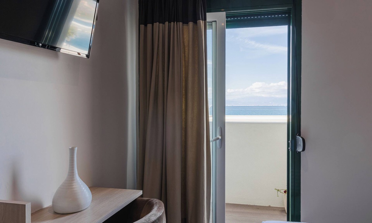 Loutraki-Agioi Theodoroi Hotel | Plaza Hotel