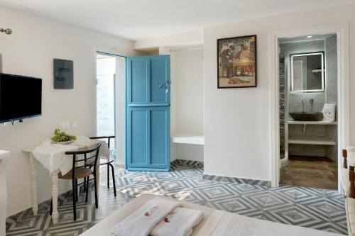 Amorgos Town Apartment | Politimi Studio N8