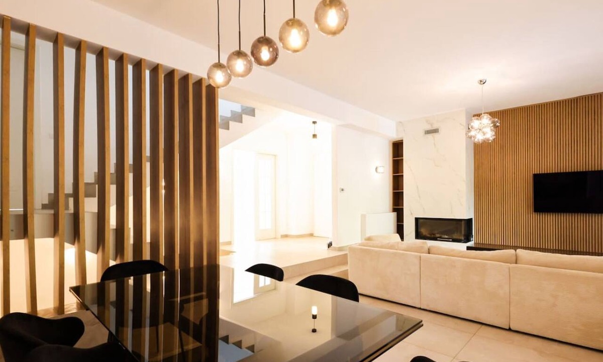 Sauk House | Pool & Spa Retreat Villa