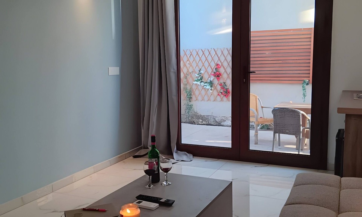 Laganas Villa | Poseidon Apartment in Laganas, Zante with Scuba Diving and Boat Tours