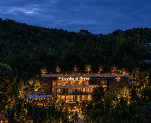 Kolovicë Hotel | Princesha Gresa Hill Hotel
