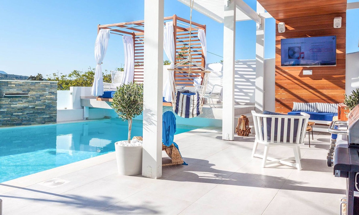 Vamos Villa | Private Heated Pool, 5 min from the Beach, Kids Facilities, Modern Design
