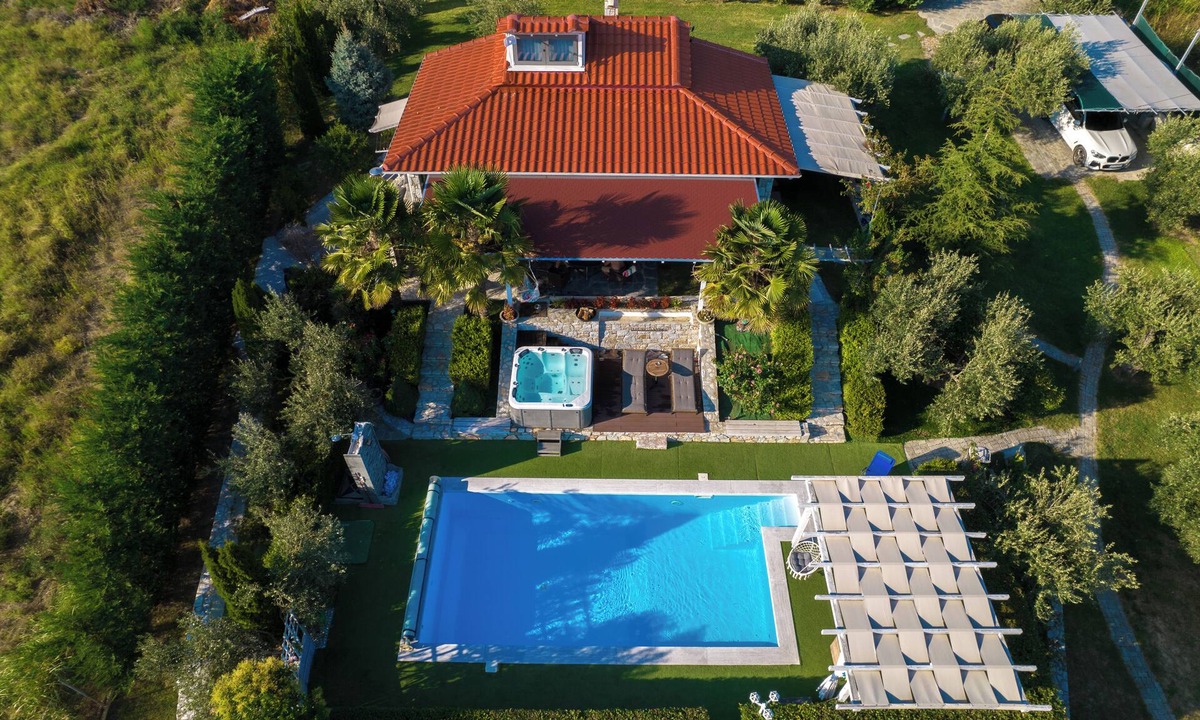 Serres Villa | Private Villa Hacienda Verde with a Jacuzzi and Swimming Pool in Serres Greece