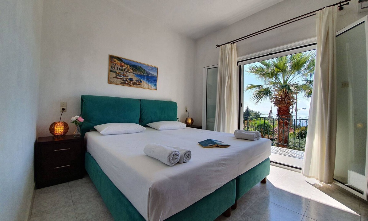 Sivota Apartment | Quad with garden view