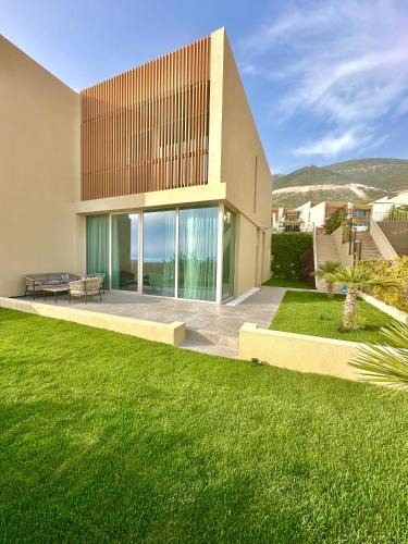 Jala Villa | Queen’s Luxury Vila 111/A