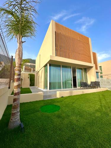 Jala Villa | Queens Luxury Vila 111B