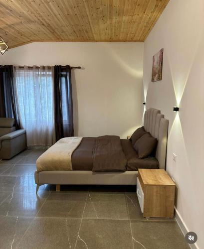 Sakës Apartment | Qyteza Guest House & Camping