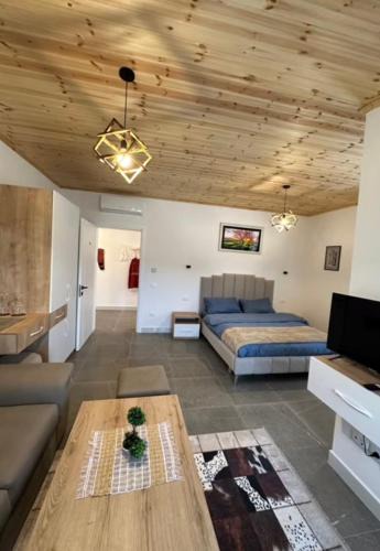 Sakës Apartment | Qyteza Guest House & Camping