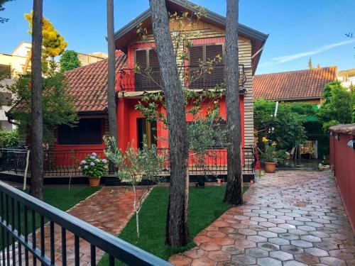 Golem Villa | Red Villa